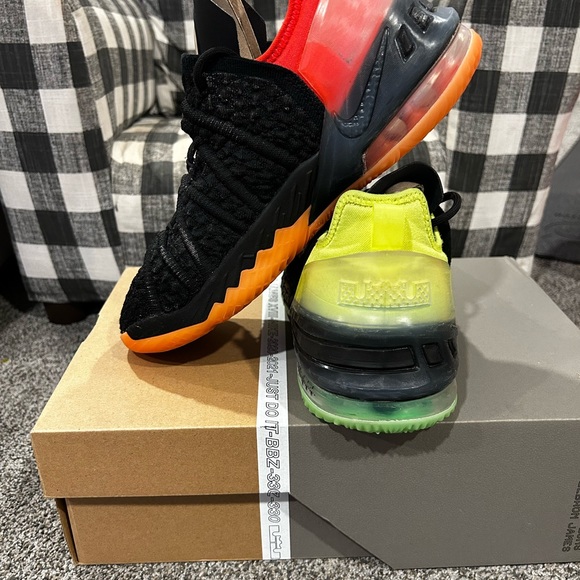 Lebron XVIII size 6.5 “Soundwave” with original box - Picture 2 of 11